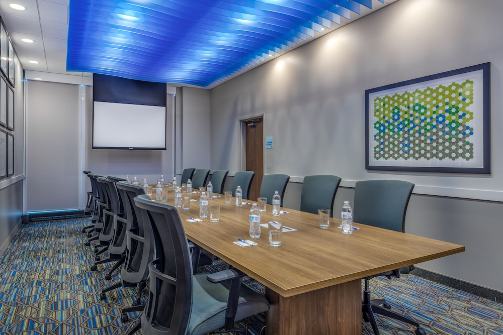 holiday inn express and suites rice lake by ihg