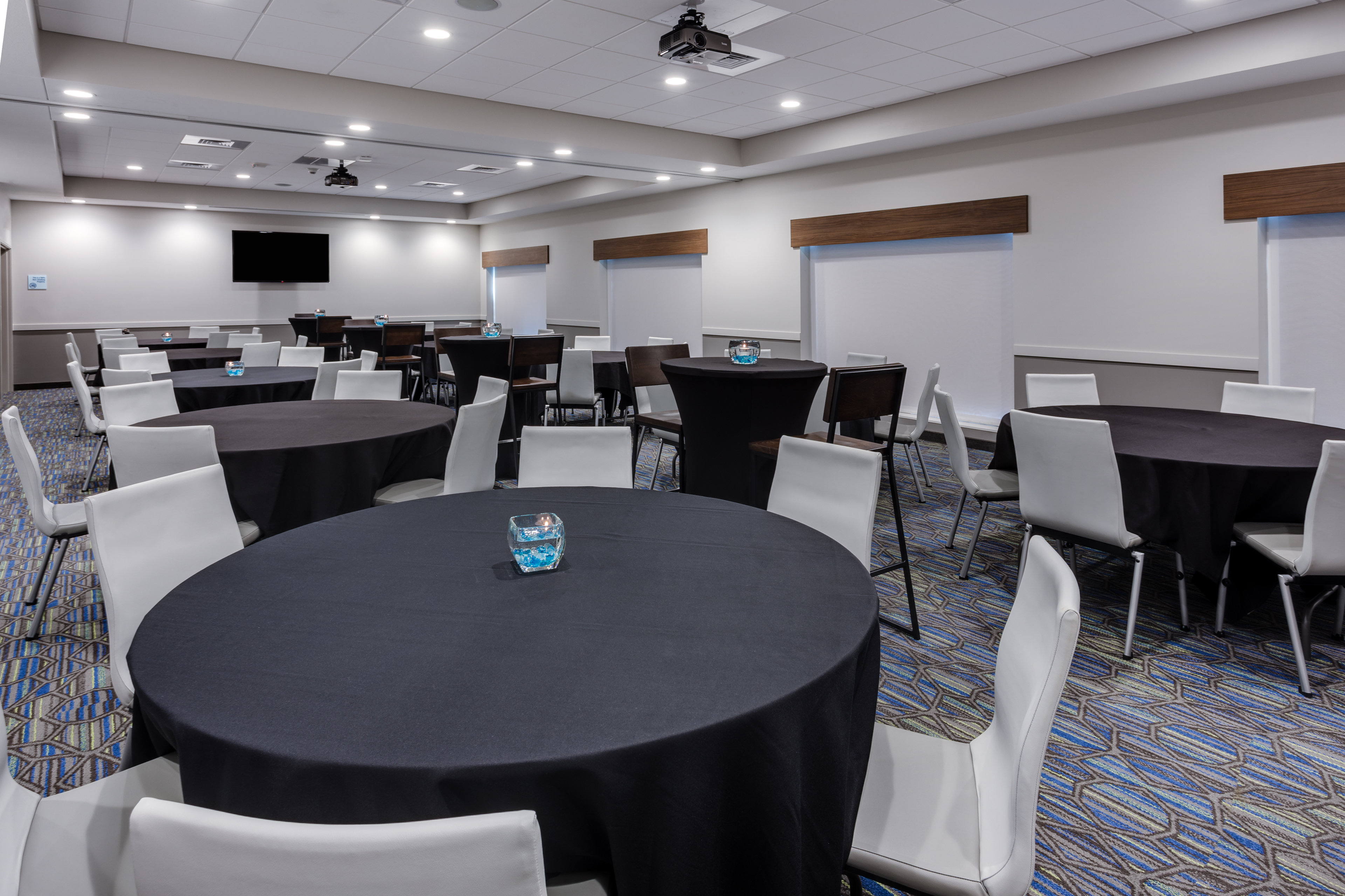 holiday inn express and suites rice lake by ihg