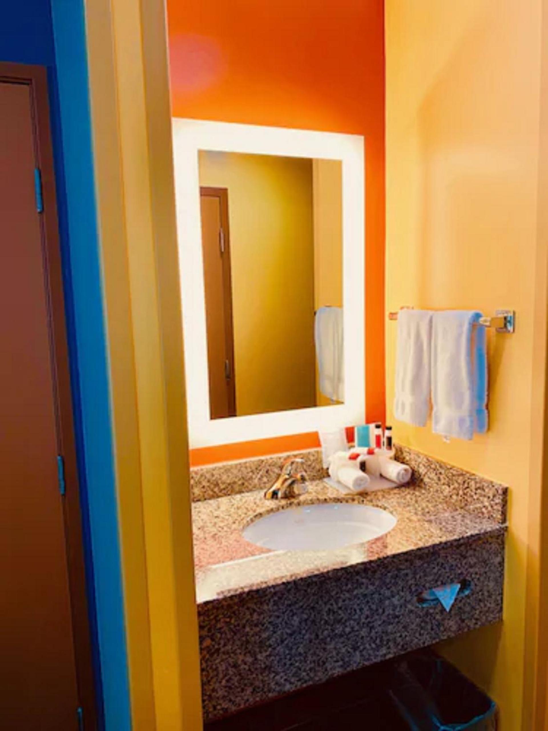 holiday inn express and suites dodge city by ihg