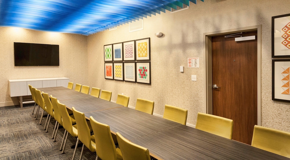 holiday inn express and suites dodge city by ihg