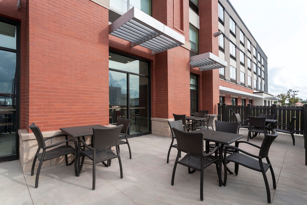 holiday inn express and suites dodge city by ihg
