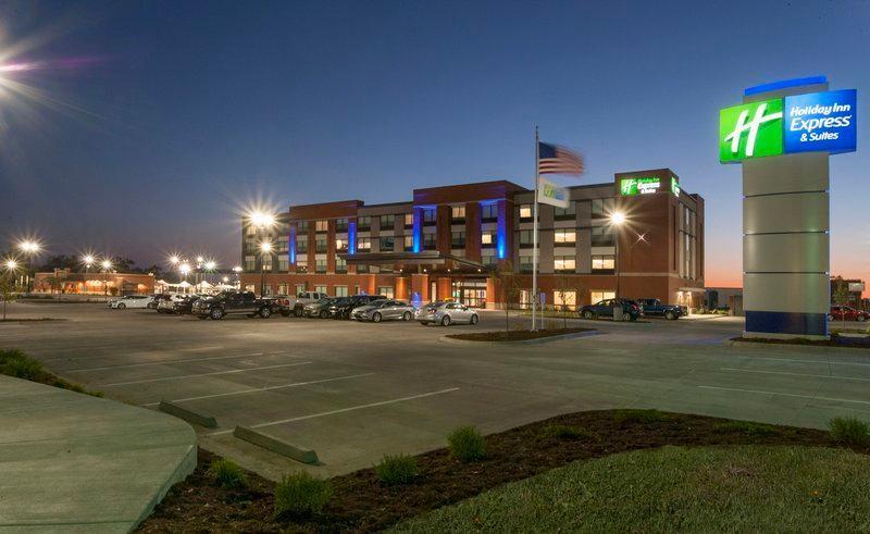 Holiday Inn Express & Suites Dodge City By Ihg,Ford>>Dodge City,3 star
