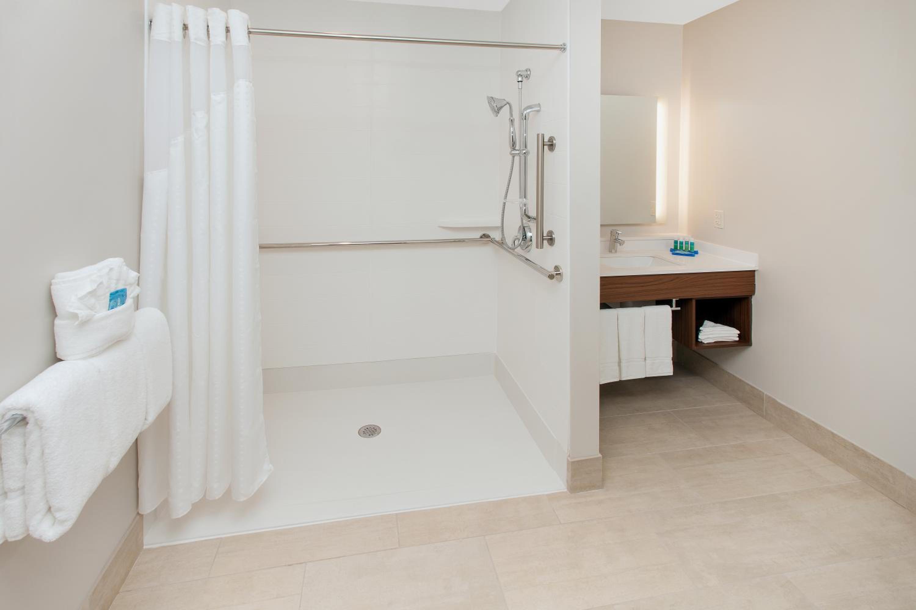 holiday inn express and suites detroit sterling heights by ihg