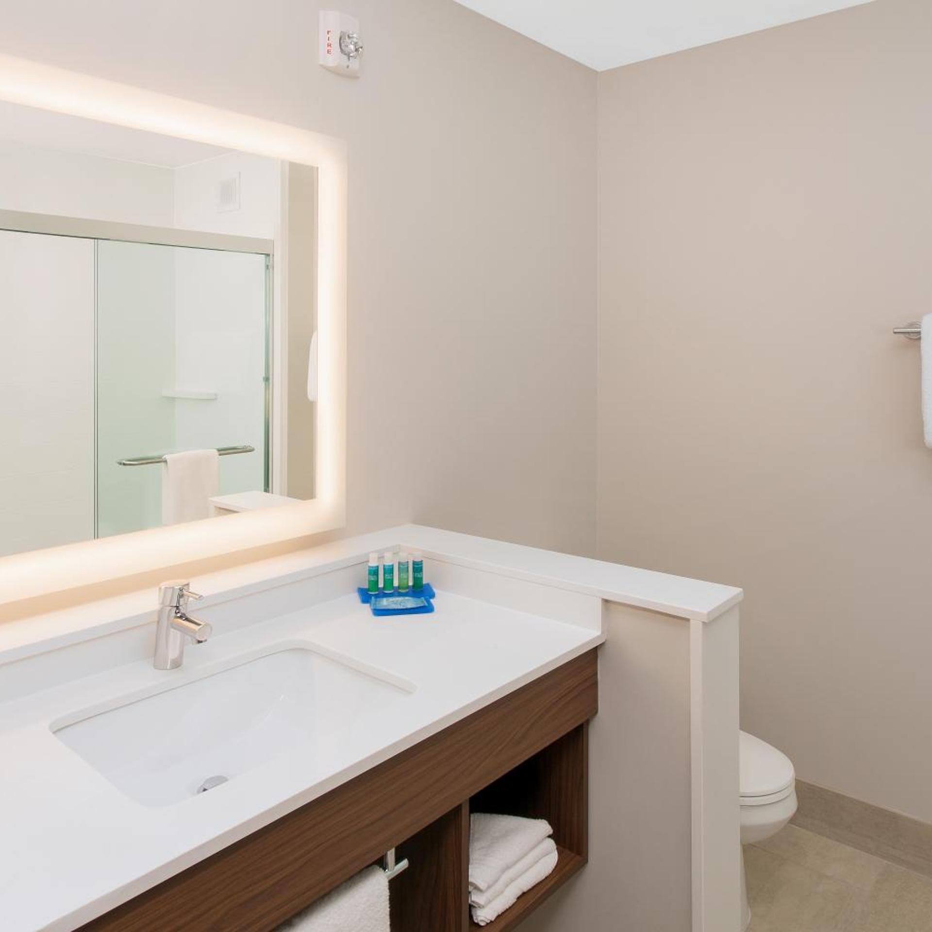 holiday inn express and suites detroit sterling heights by ihg