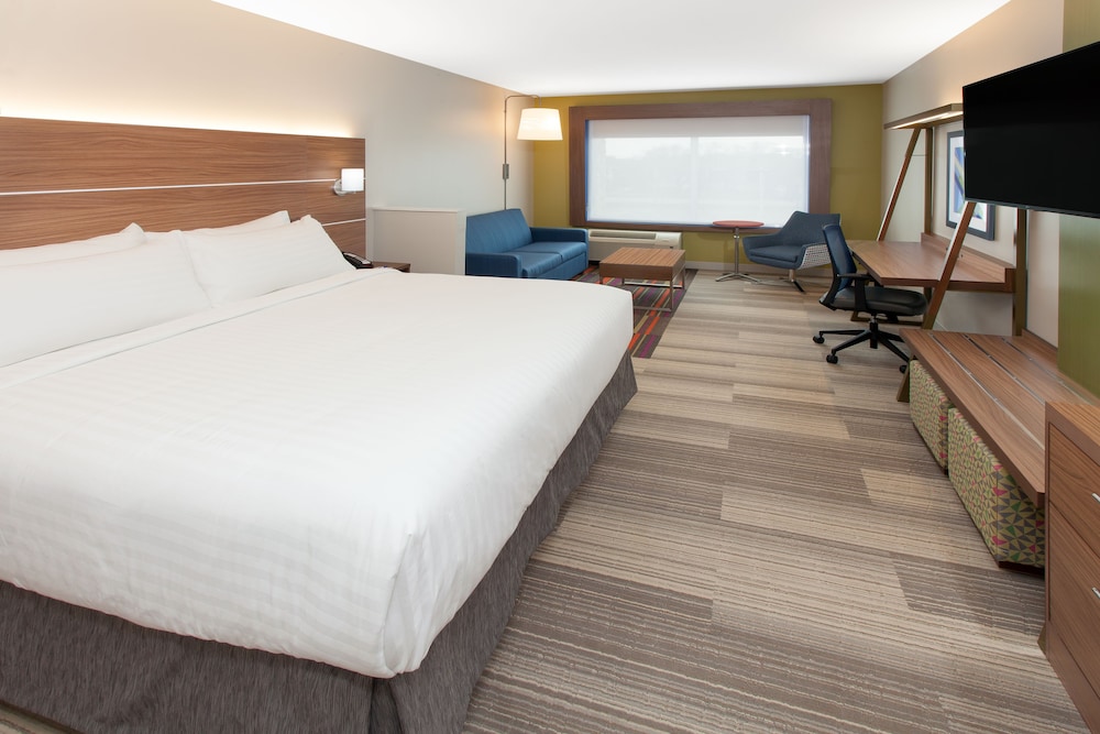 holiday inn express and suites detroit sterling heights by ihg