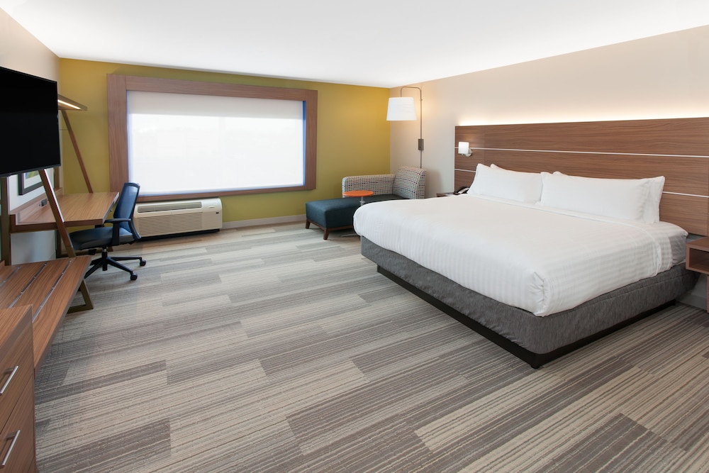 holiday inn express and suites detroit sterling heights by ihg