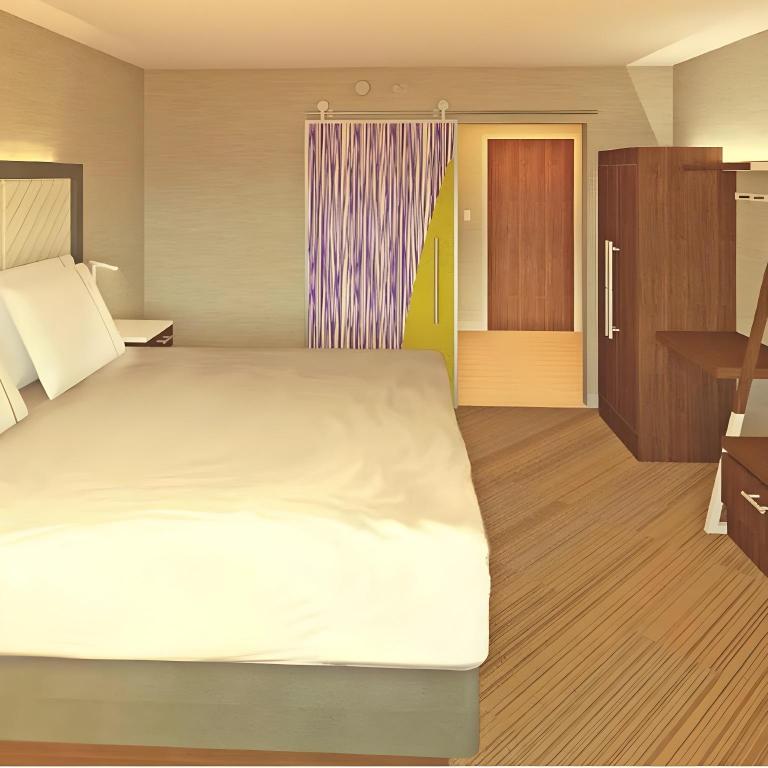 holiday inn express and suites detroit sterling heights by ihg