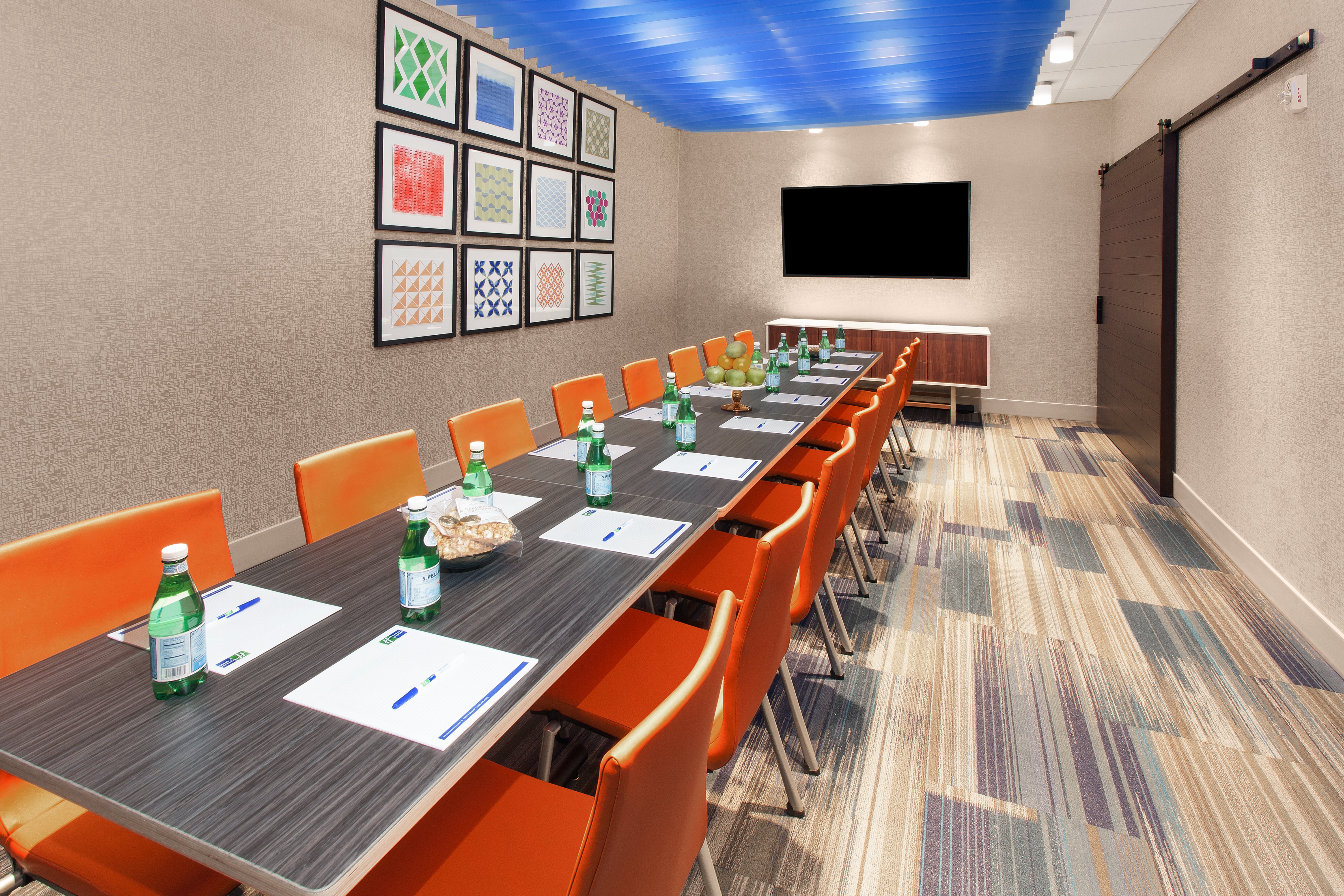 holiday inn express and suites detroit sterling heights by ihg