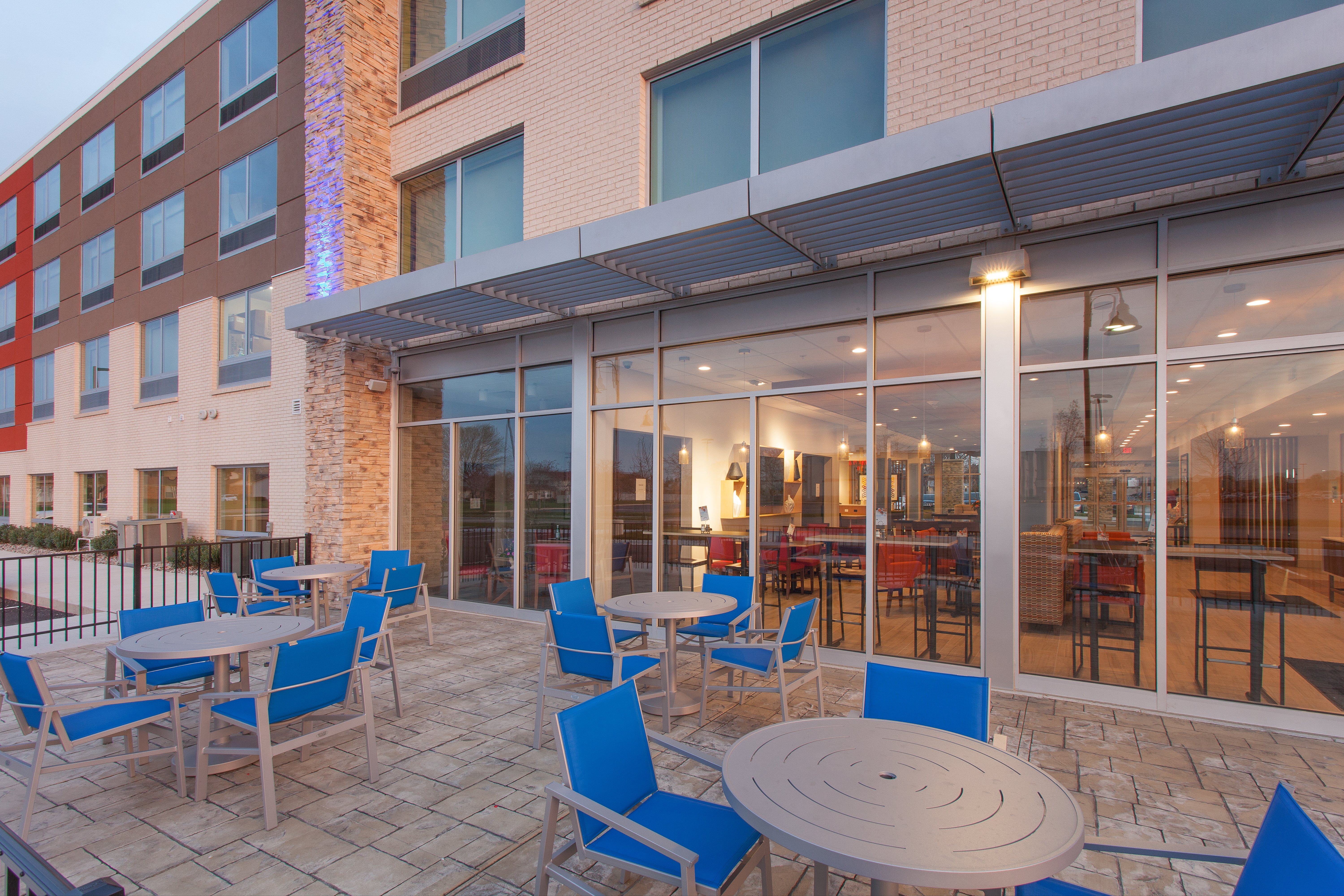 holiday inn express and suites detroit sterling heights by ihg