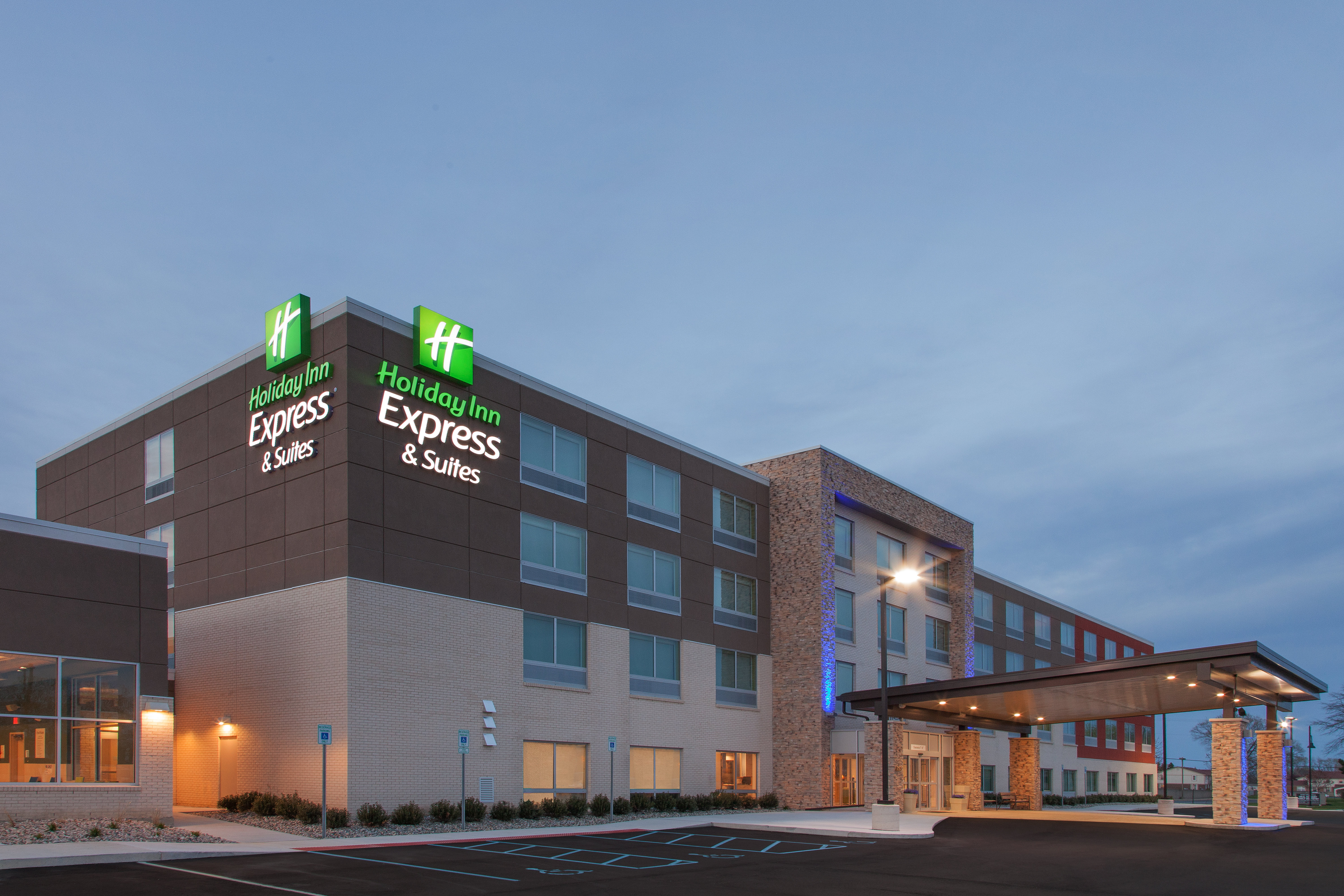 holiday inn express and suites detroit sterling heights by ihg