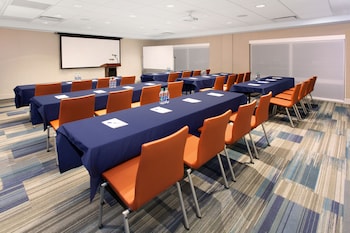 holiday inn express and suites detroit sterling heights by ihg