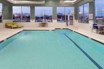 holiday inn express and suites detroit sterling heights by ihg