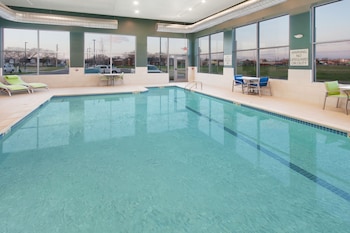 holiday inn express and suites detroit sterling heights by ihg