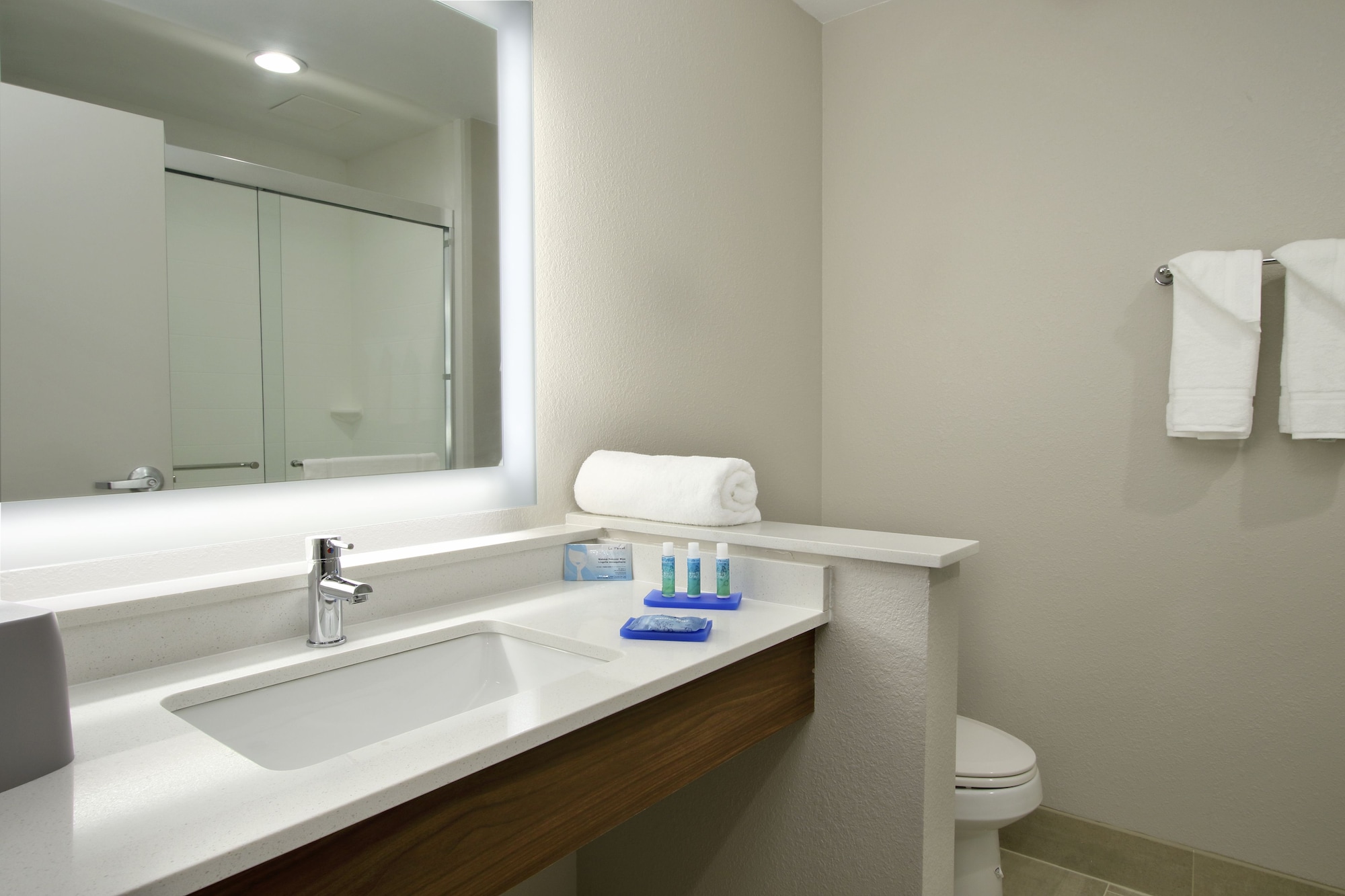 holiday inn express and suites columbus north by ihg