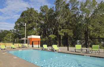 Holiday Inn Express & Suites Columbus North By Ihg,West Point>>Columbus,3 star