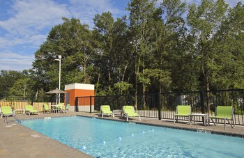 holiday inn express and suites columbus north by ihg