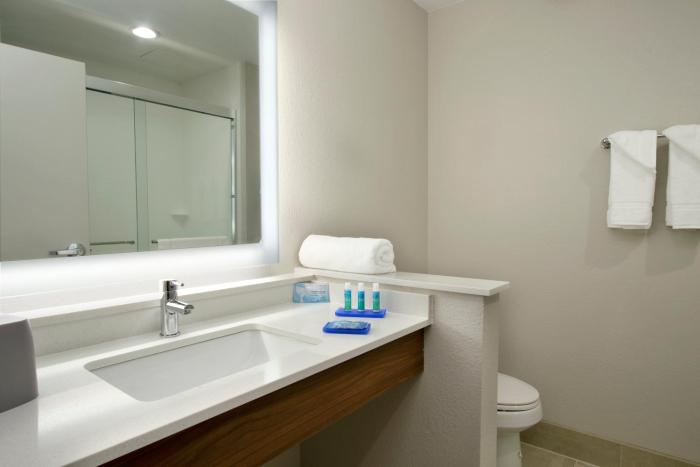 holiday inn express and suites columbus north by ihg