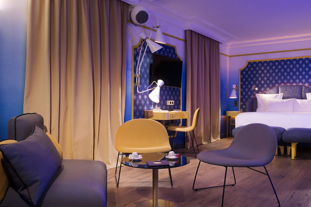 idol hotel