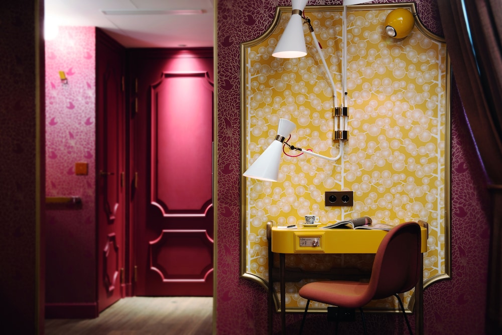 idol hotel