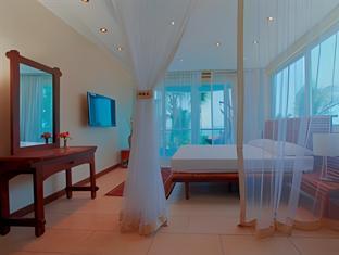 cowrie shell beach apartments