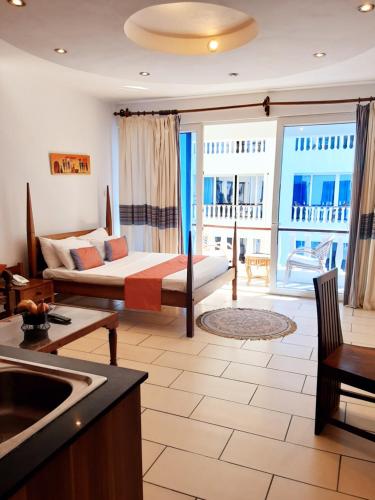 cowrie shell beach apartments