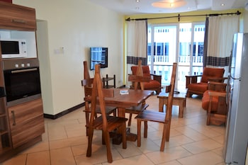 cowrie shell beach apartments