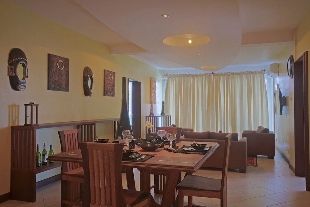 cowrie shell beach apartments