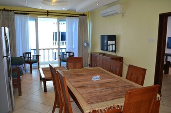 cowrie shell beach apartments