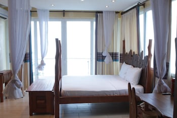 cowrie shell beach apartments