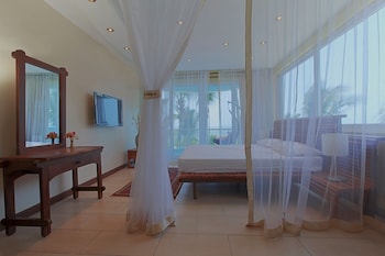 cowrie shell beach apartments