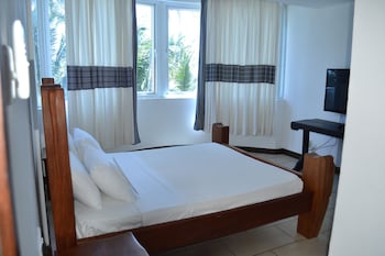 cowrie shell beach apartments