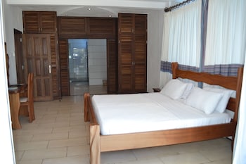 cowrie shell beach apartments