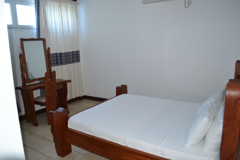 cowrie shell beach apartments