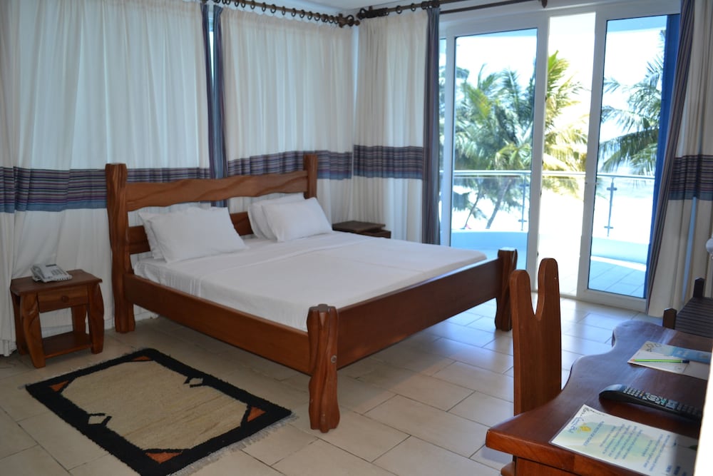 cowrie shell beach apartments