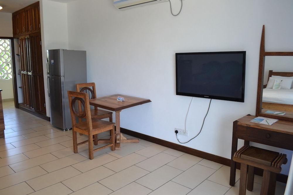 cowrie shell beach apartments