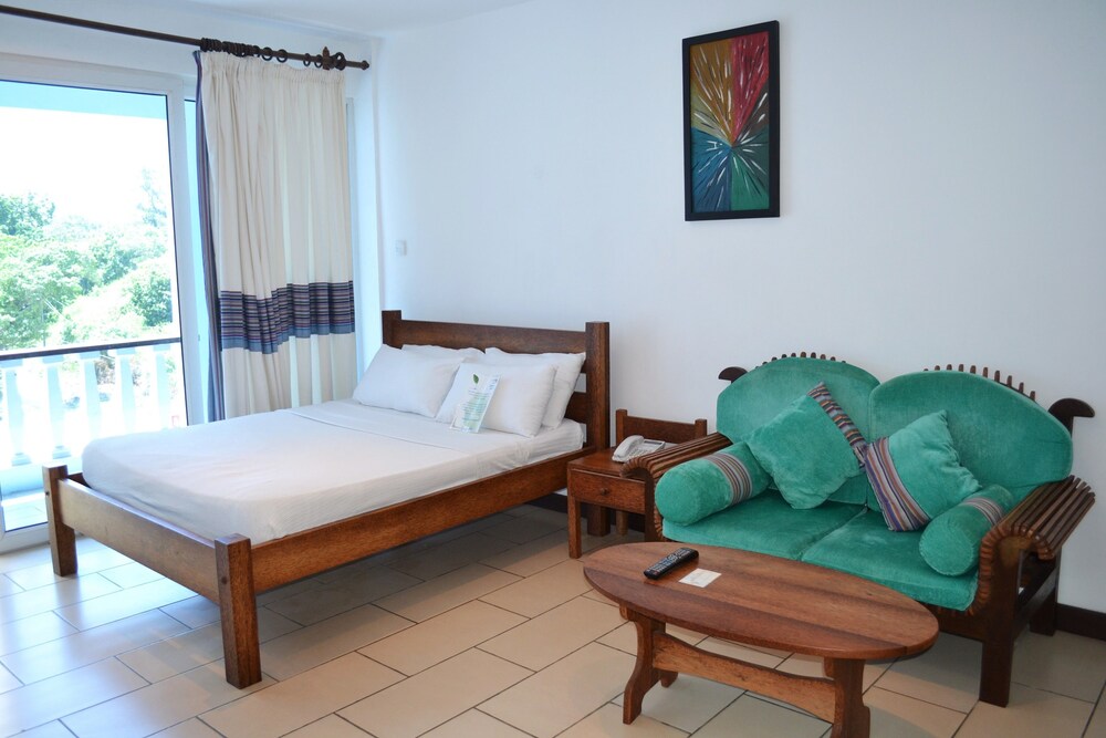 cowrie shell beach apartments