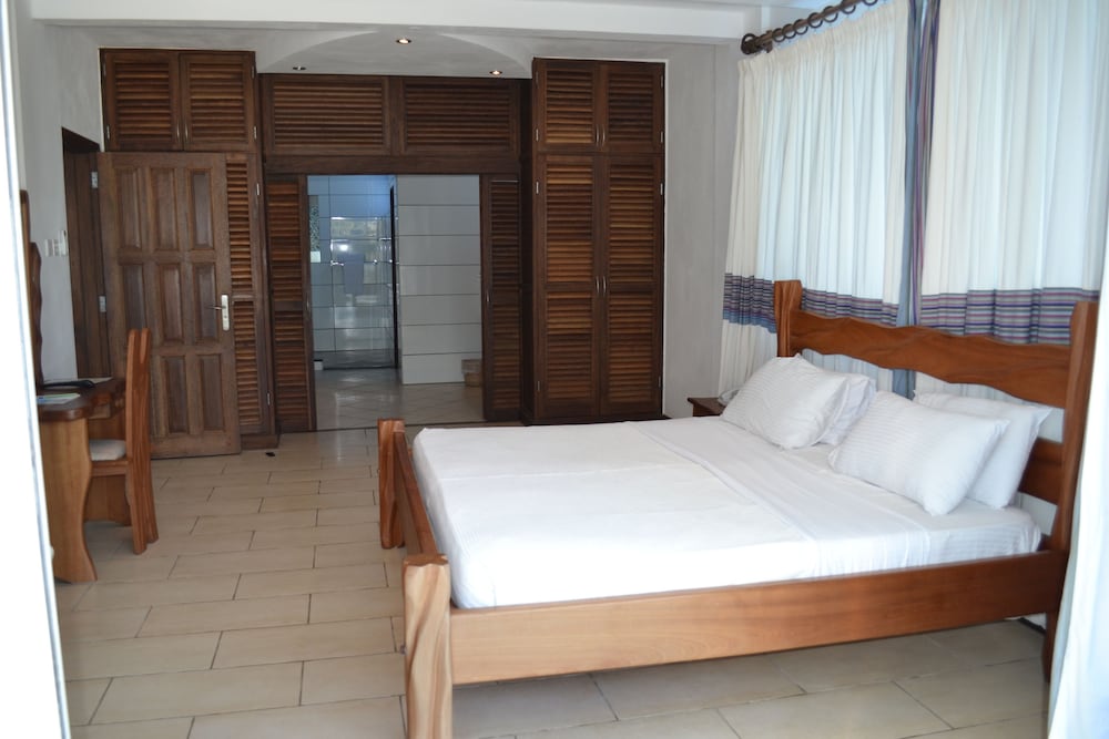 cowrie shell beach apartments