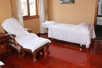 madagascar golden peacock hotel