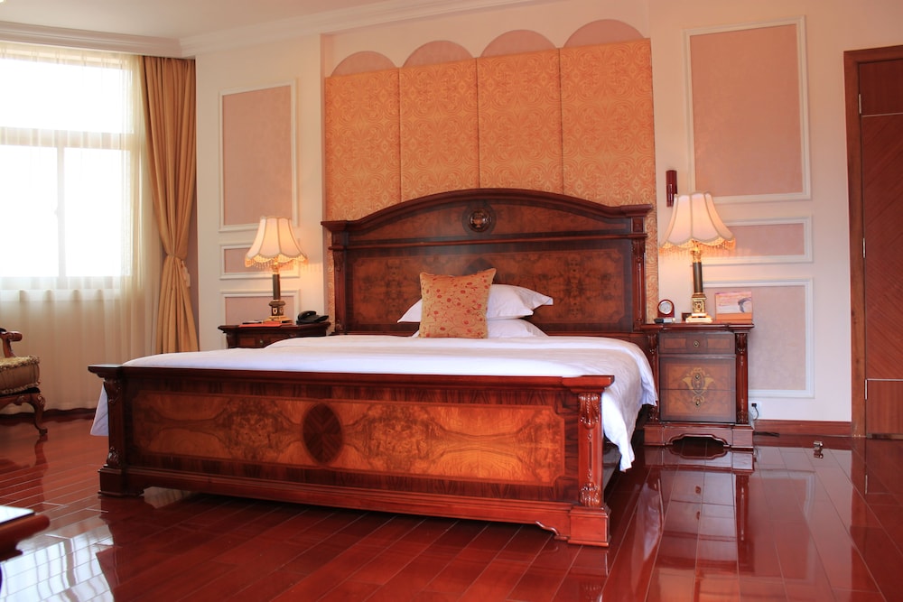 madagascar golden peacock hotel