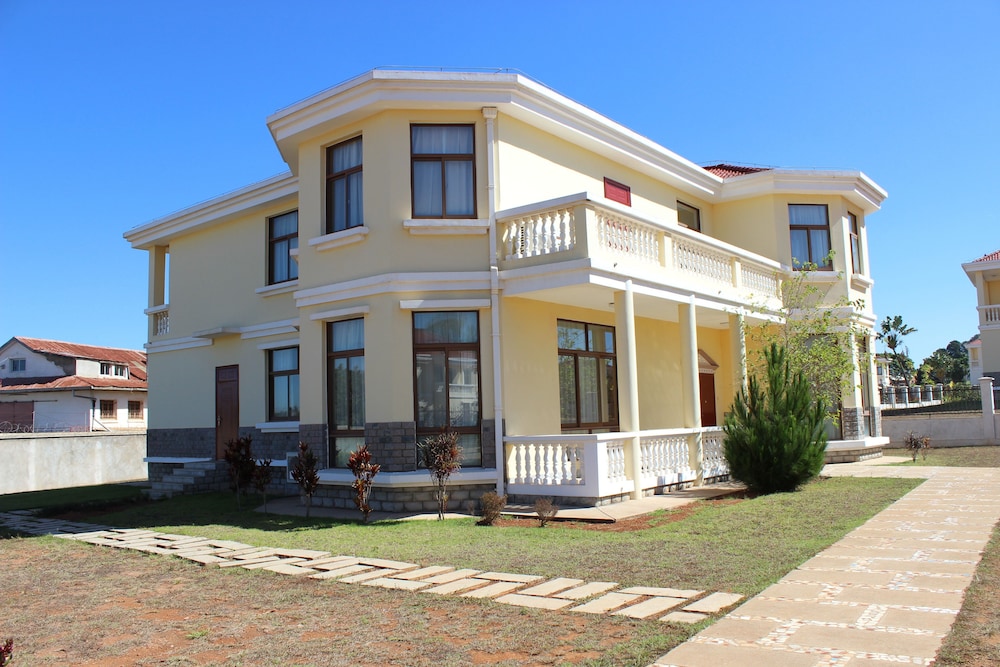 madagascar golden peacock hotel