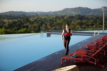 wyndham panbil batam