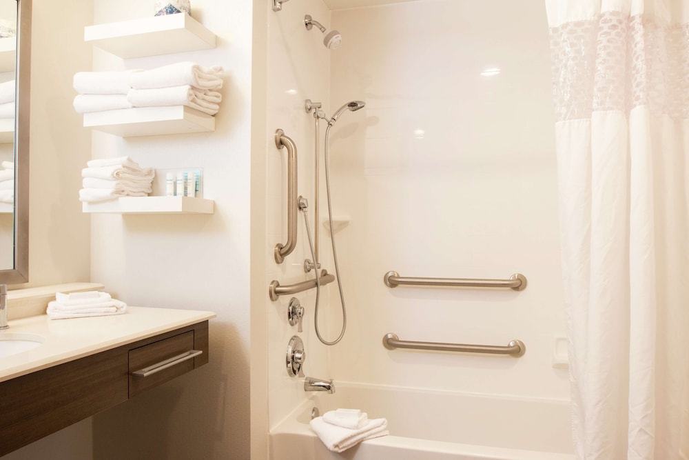 hampton inn and suites boone