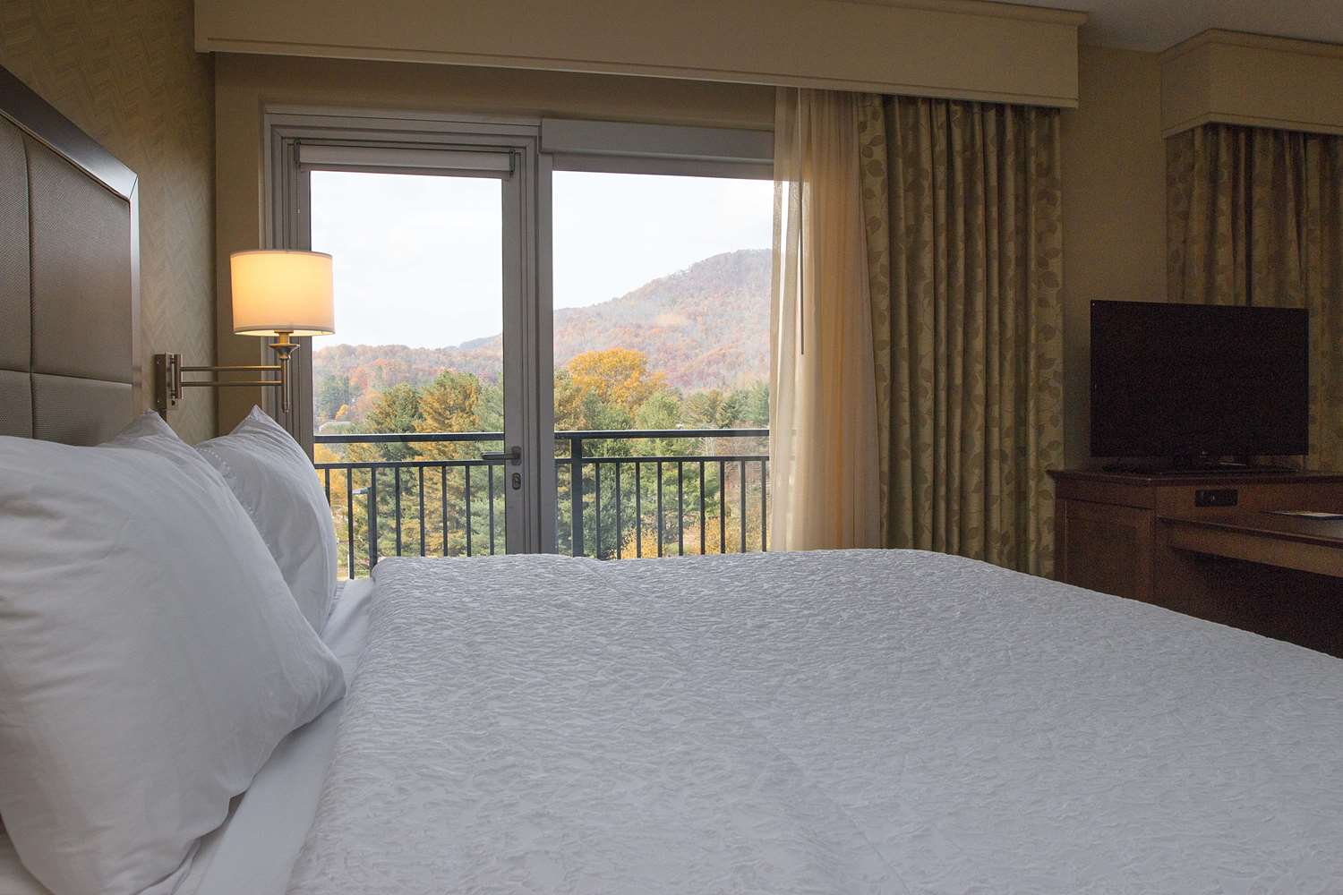 hampton inn and suites boone