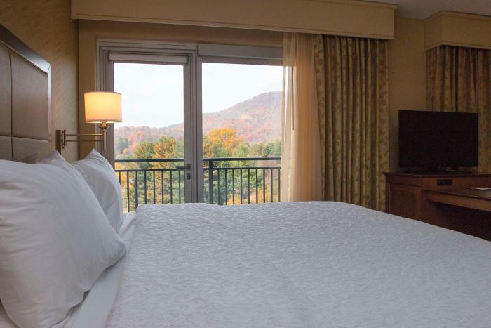 hampton inn and suites boone
