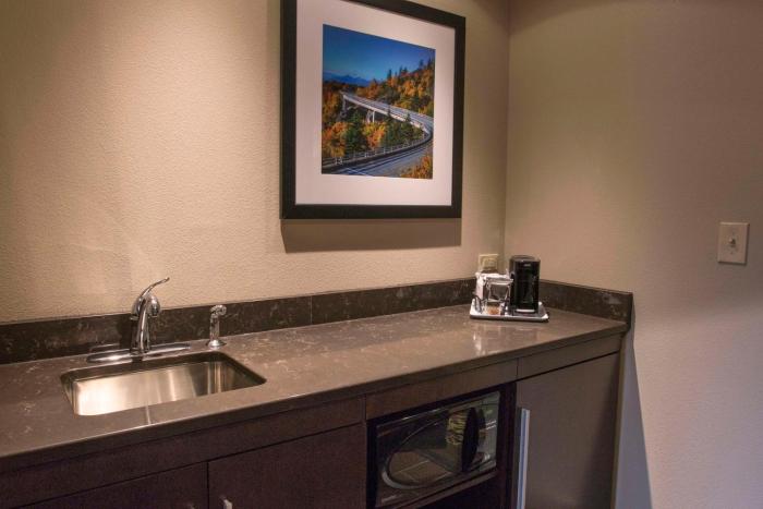 hampton inn and suites boone