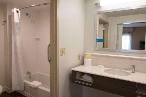 hampton inn and suites boone