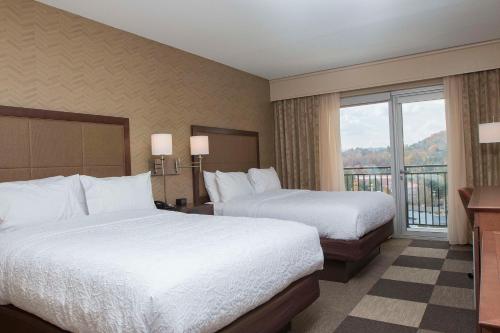 hampton inn and suites boone