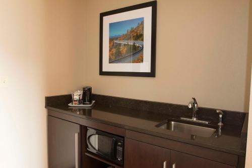 hampton inn and suites boone