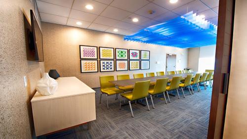 holiday inn express and suites houston sw galleria area