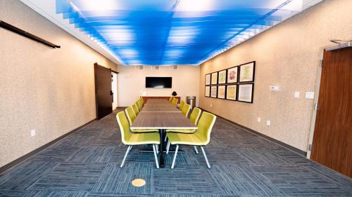 holiday inn express and suites houston sw galleria area